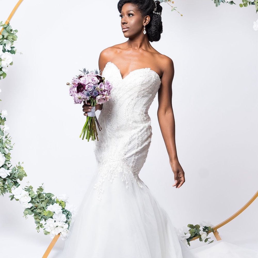 Embroidery Pleated Beading Strapless Mermaid Satin Wedding Dress